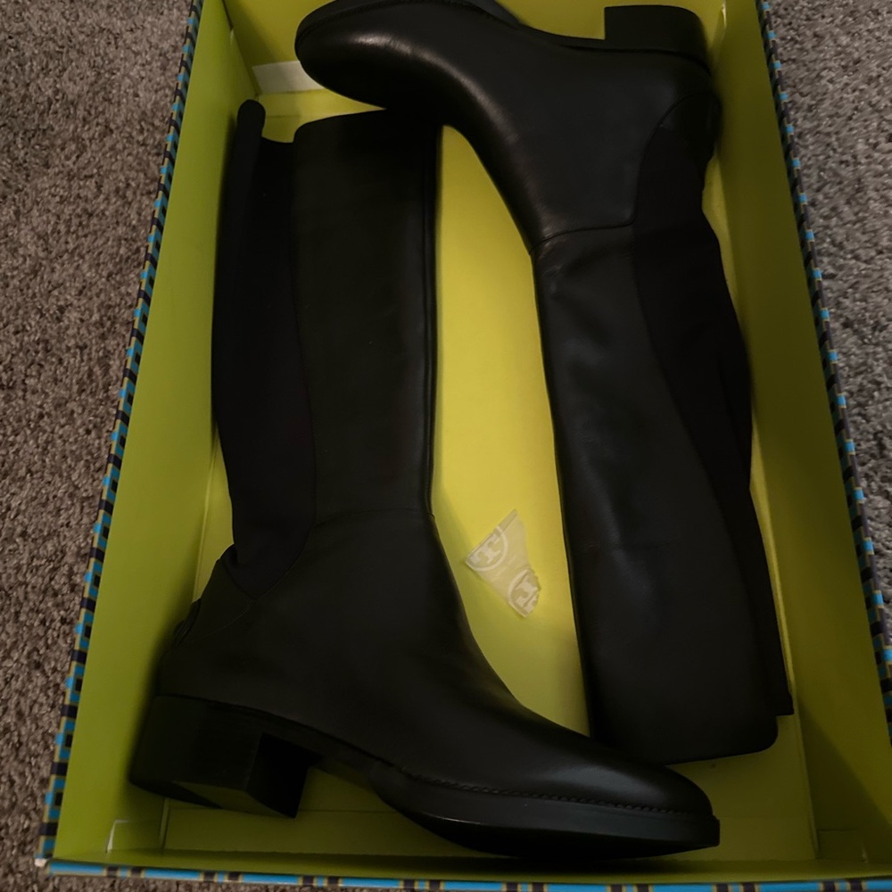 Tori Burch Caitlin Stretch Boot/ Miss
Black Knee-High Women's Boot
Brand New